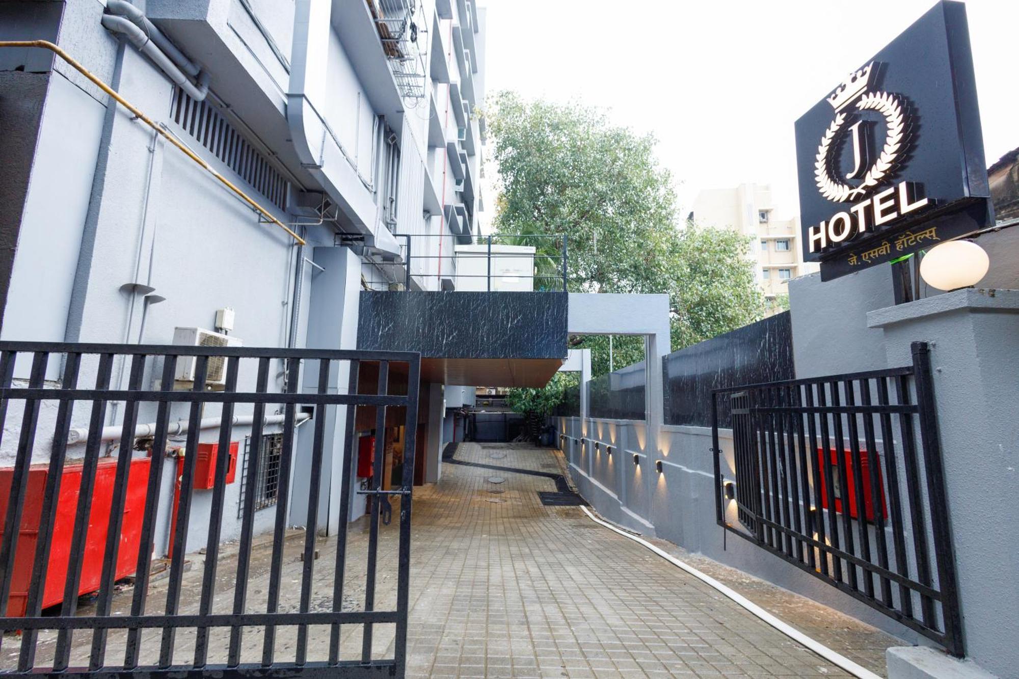 J Hotel And Banquets Bombay Eksteriør billede
